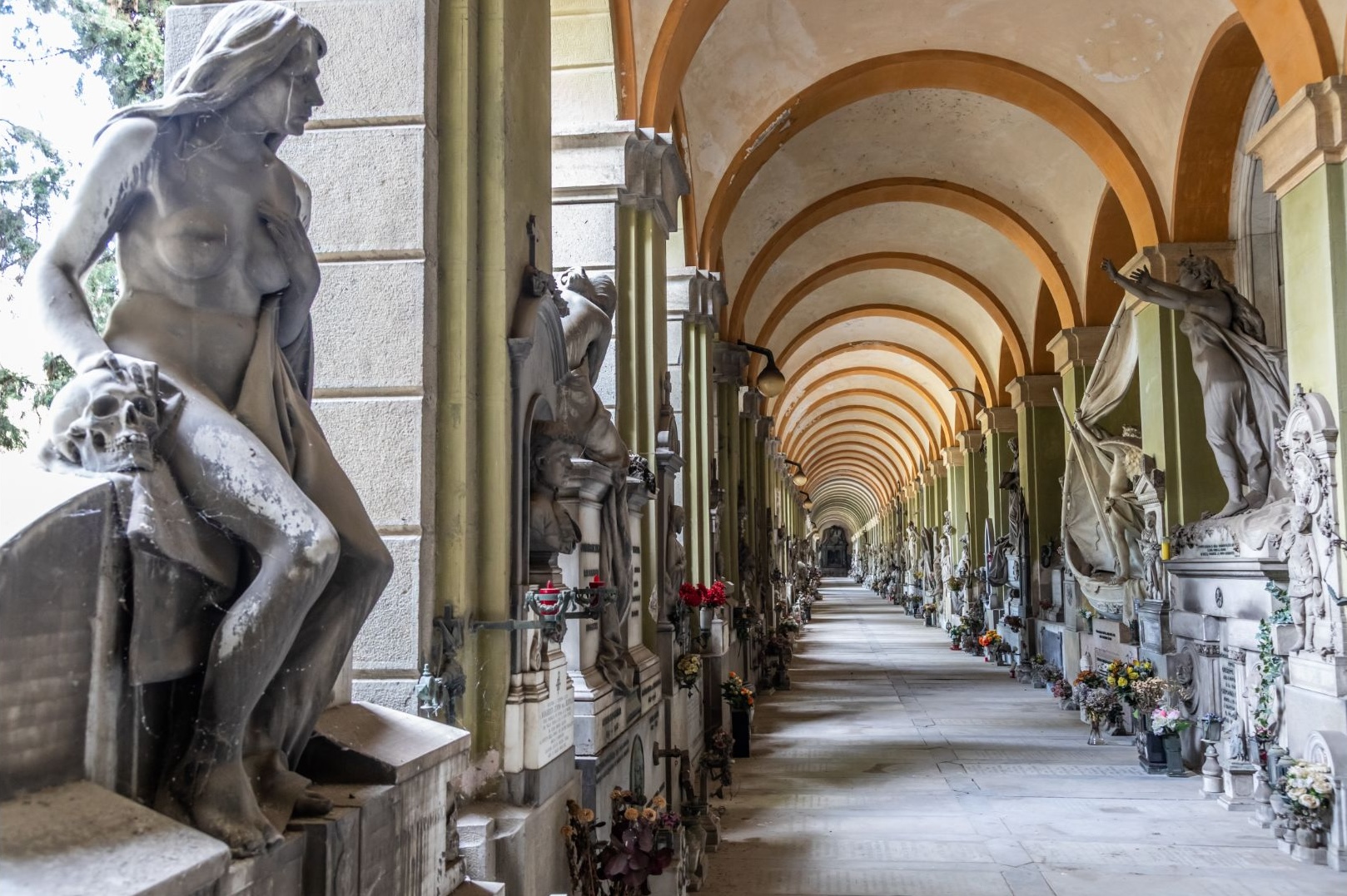 Visita allo Staglieno monumentale: dall’Angelo del dolore, a Giuseppe Mazzini, fino a Fabrizio De André